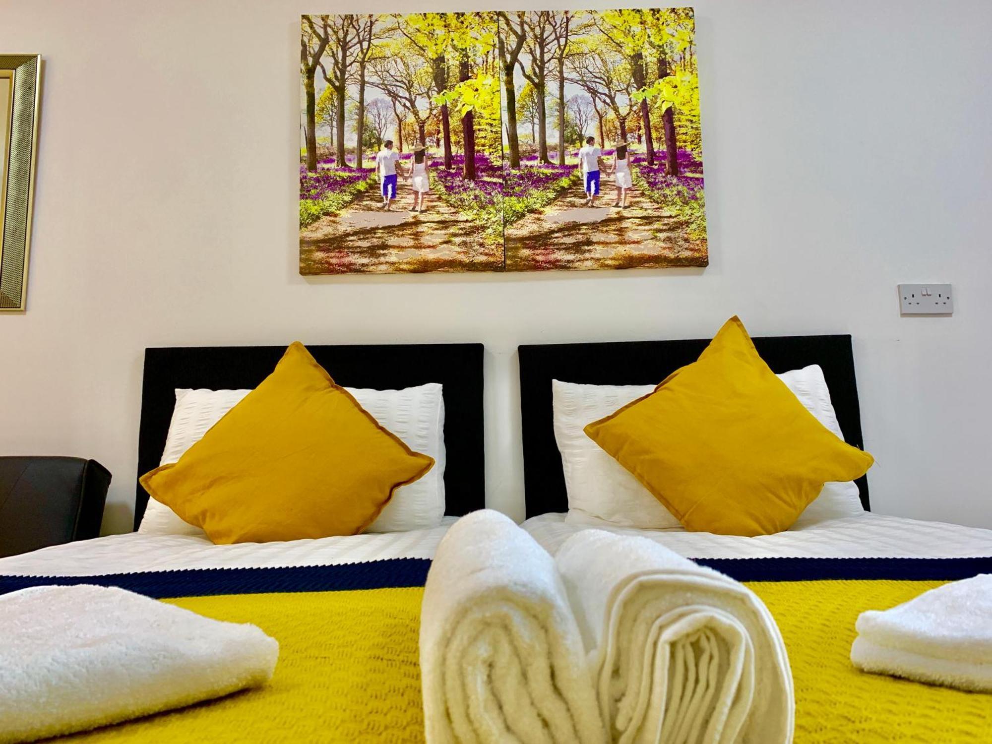London Studio Apartments, Private Bathroom, Kitchenette, Parking, Np2 Exterior foto